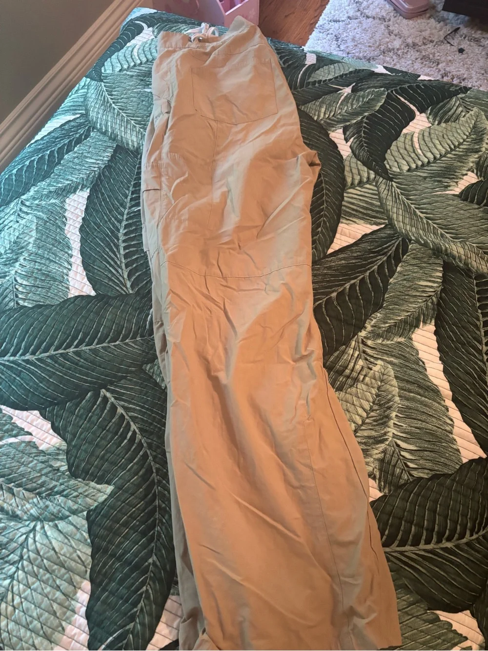 Alô yoga women’s beige cargo pants